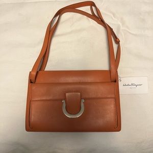 New!  Stylish luxury hand bag!